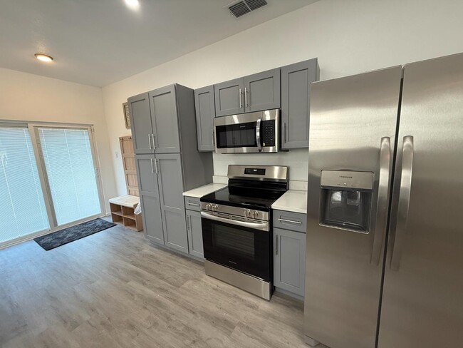 Building Photo - 727 Indiana St