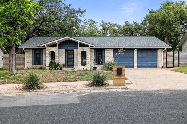 Building Photo - 6903 Whispering Oaks Dr