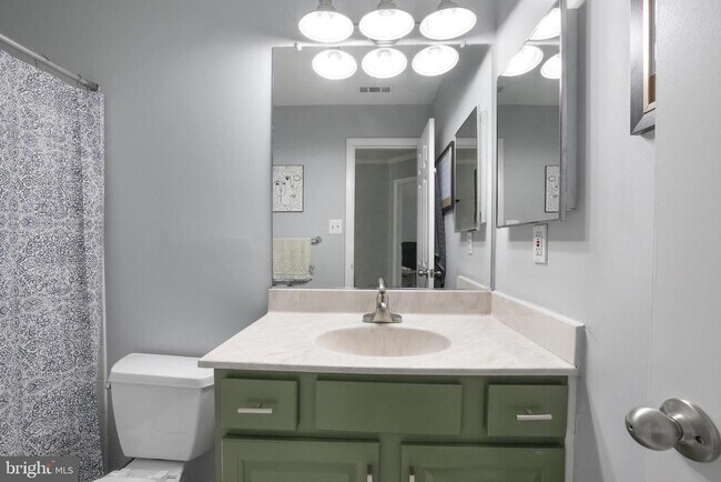 Building Photo - 7812 Mayfair Cir