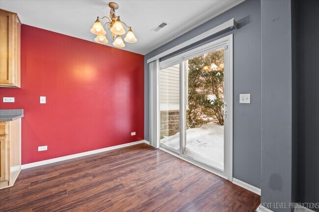 Building Photo - 643 Hawley Dr