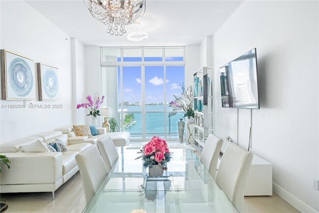 Building Photo - 7900 Harbor Island Dr