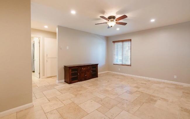 Building Photo - 13754 Mango Dr