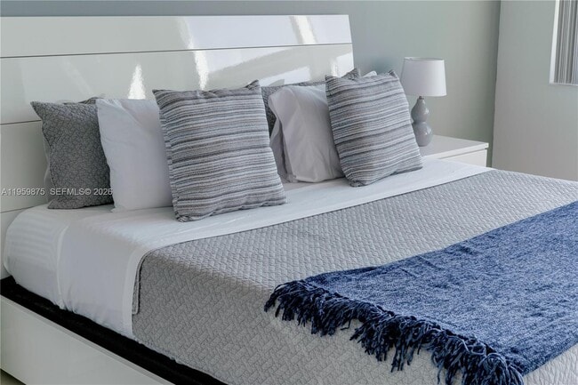 Building Photo - 3250 NE 1st Ave