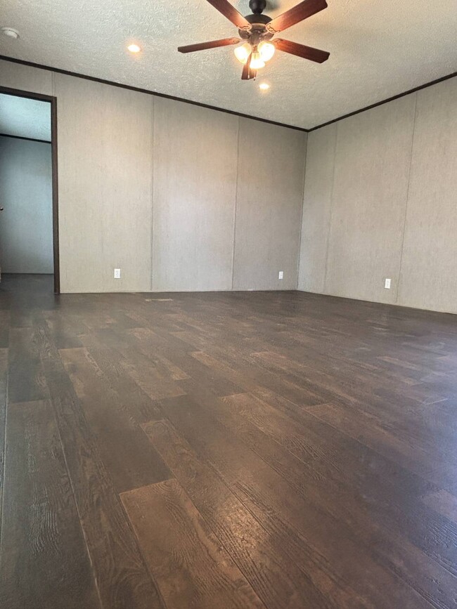 Building Photo - 3150 Plateau Dr