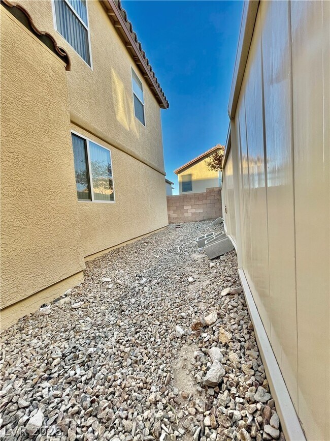 Building Photo - 11901 Fairfax Ridge St