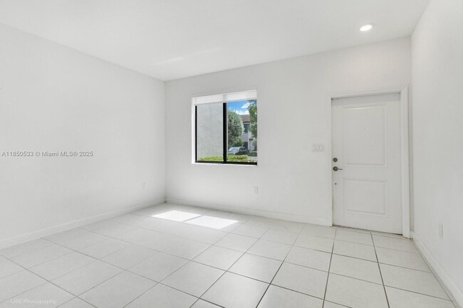 Building Photo - 20944 NE 8th Ave