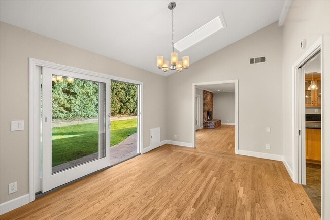 Building Photo - 504 Consuelo Dr