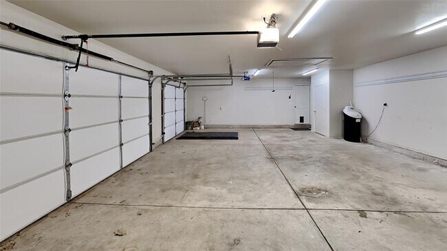 Building Photo - 1590 Deerwood Tr