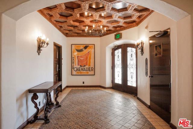 Building Photo - 1302 N Sweetzer Ave