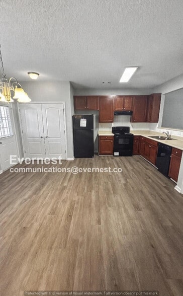 Building Photo - 8615 Thomas Ln