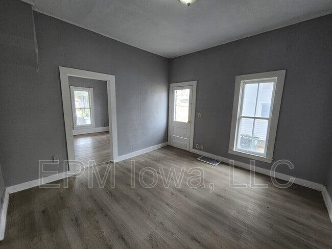 Building Photo - 714 W 1st St