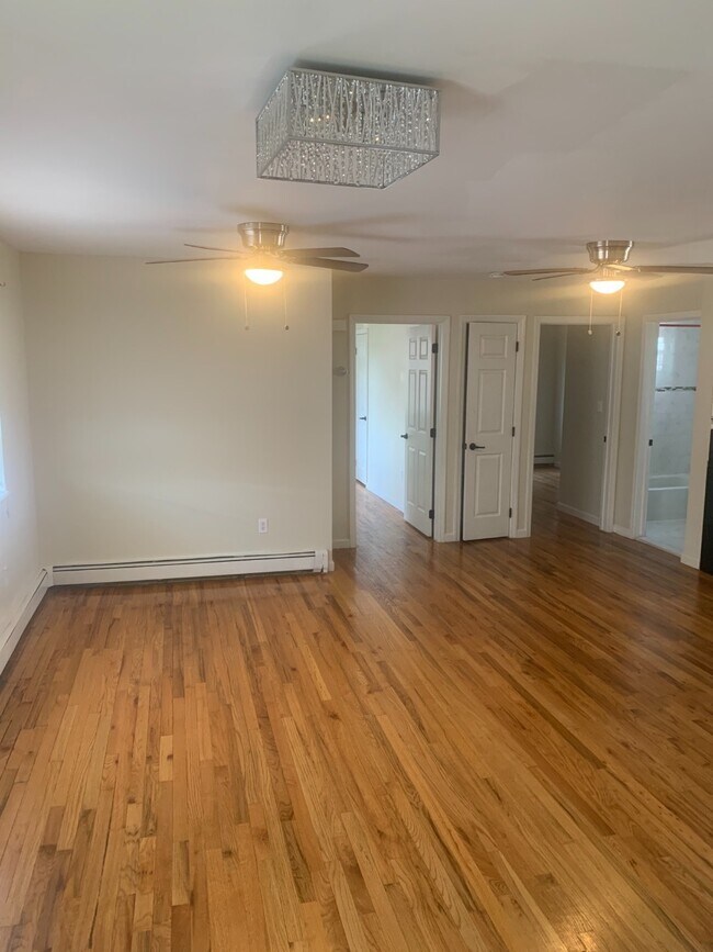 Building Photo - 7xx E 226th St