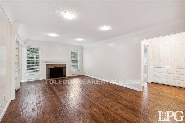 Building Photo - 3835 Hillandale Rd