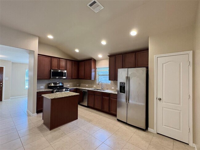 Building Photo - 23806 Willow Haven Dr