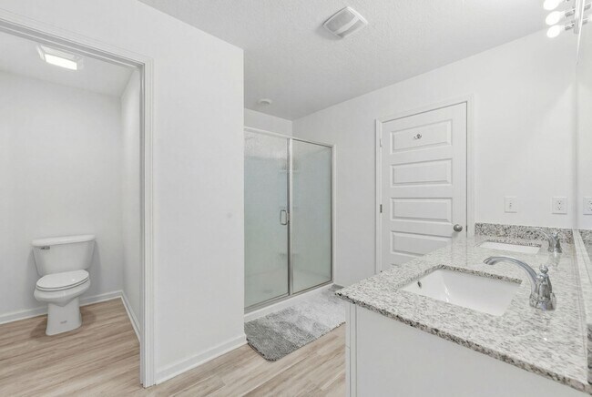 Building Photo - 25 Riverwalk Xing