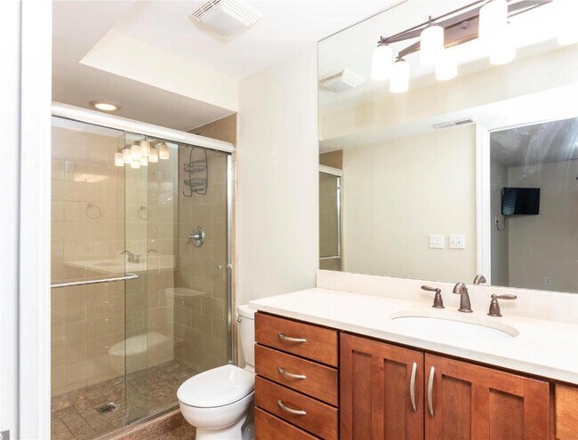 Building Photo - 610 Forest Ct