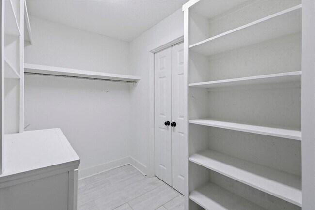 Building Photo - 117 McCree Dr