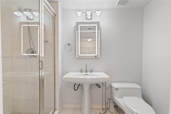 Building Photo - 19101 NE 36th Pl