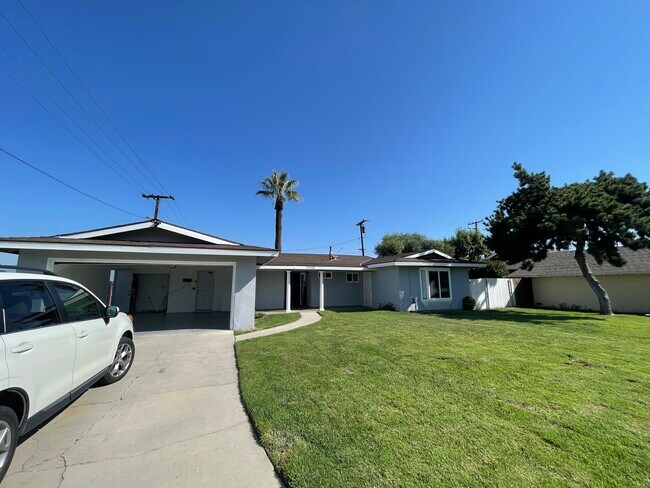 Front yard and drive way - 25506 Lomas Verdes St