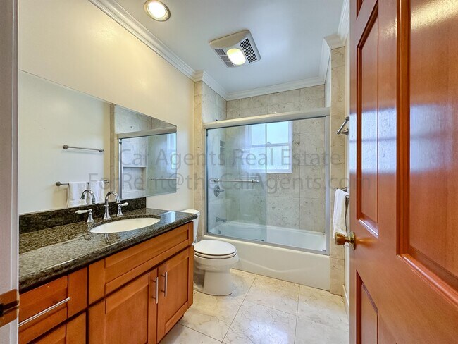 Building Photo - 4048 Maple Ave