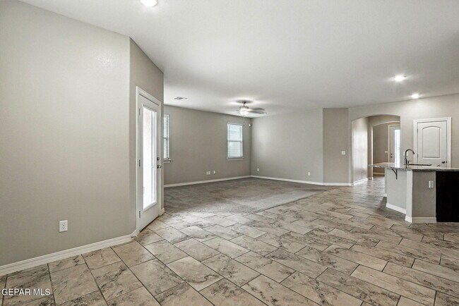 Building Photo - 12360 Desert Path Ct