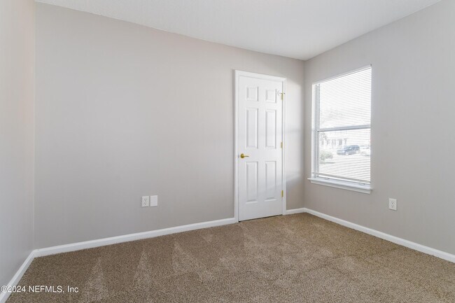 Building Photo - 6639 Leslie Oaks Ln