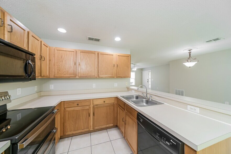 Building Photo - 213 Owenshire Cir
