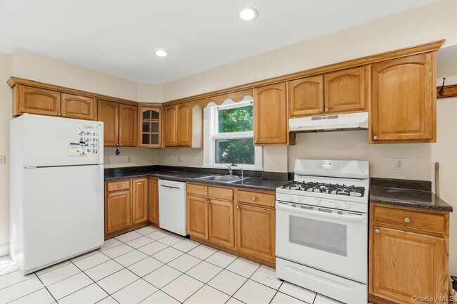 Building Photo - 15 Ferncliff Rd