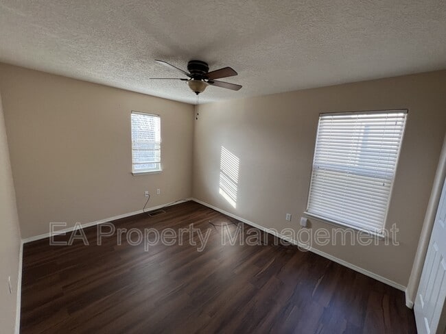 Building Photo - 3644 Clear Creek Rd