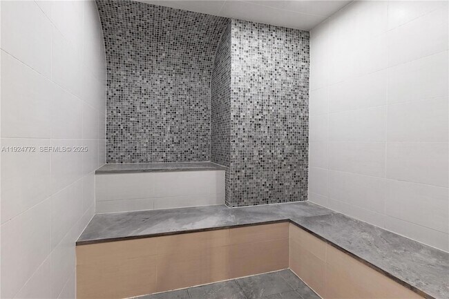 Building Photo - 2711 S Ocean Dr