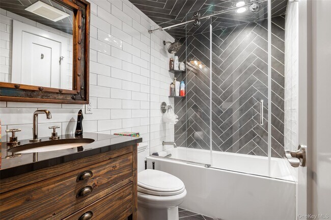 Building Photo - 185 W Park Ave