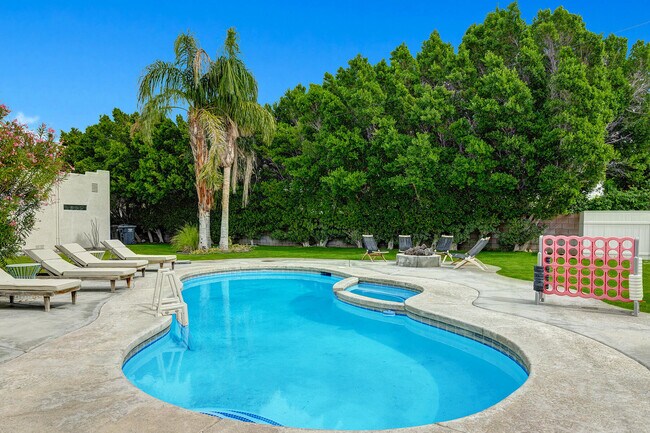 Building Photo - 2005 E Racquet Club Rd