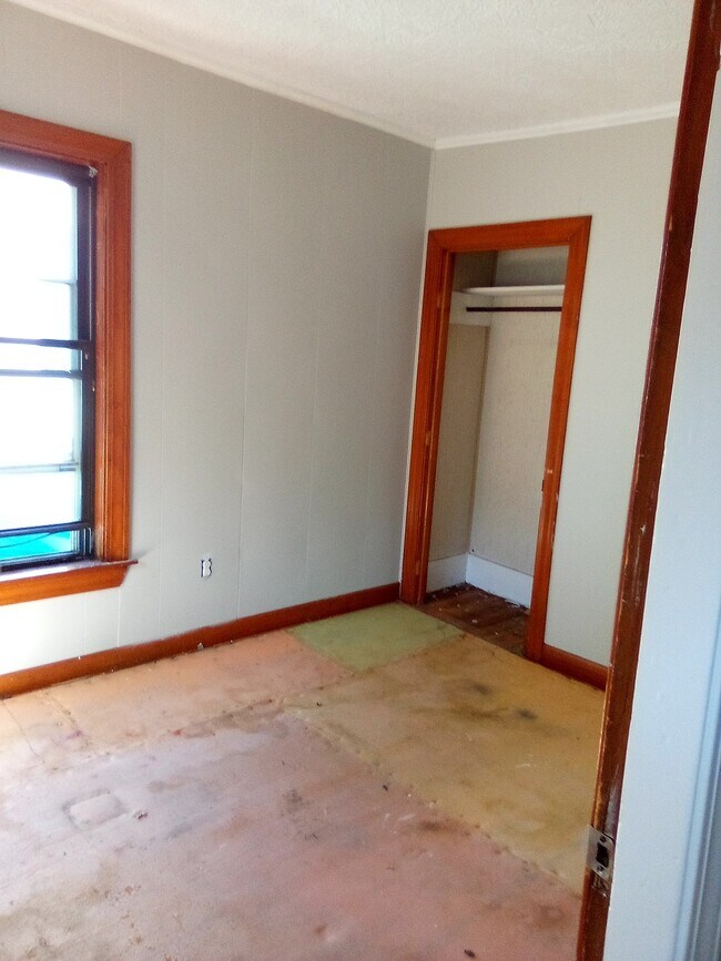 Building Photo - 26 Hale St