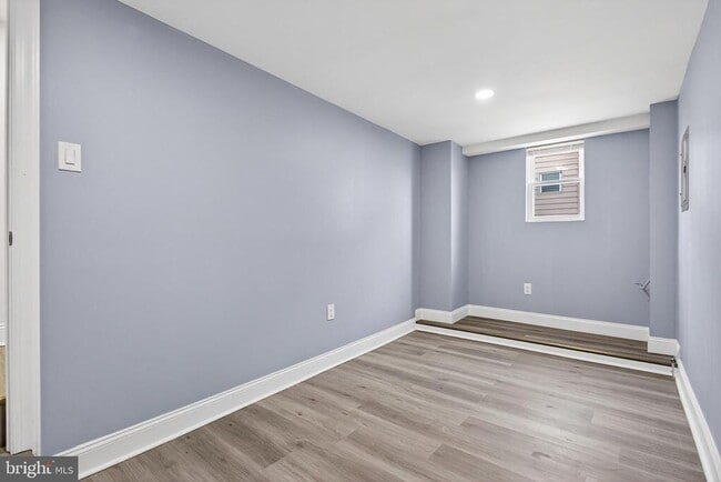 Building Photo - 167 W Albanus St