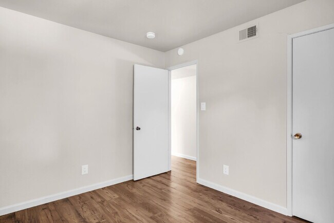 Building Photo - Move-In Ready 3BR/2BA Near UC Davis, Pets Welcome