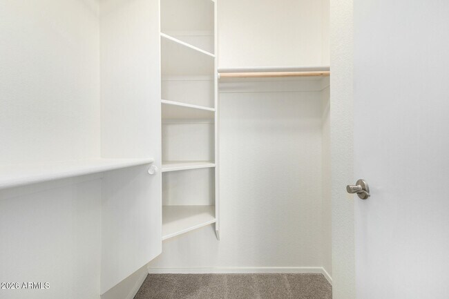 Building Photo - 1880 E Morten Ave