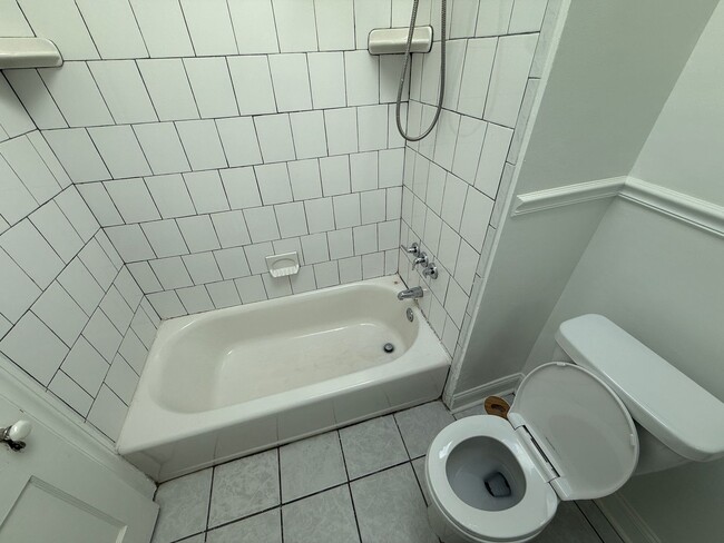 Building Photo - Spacious 3 Bedroom Townhome in Historic Ed...