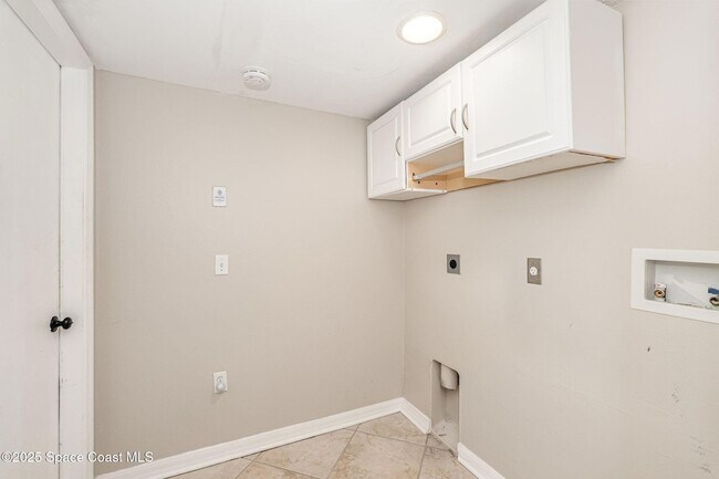 Building Photo - 5277 Mansford Pl