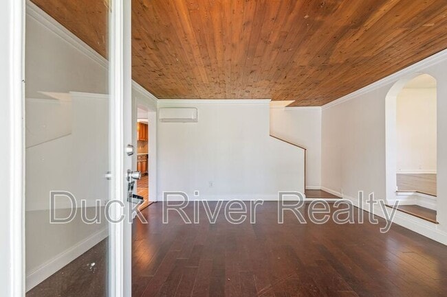Building Photo - 210 Westover Dr