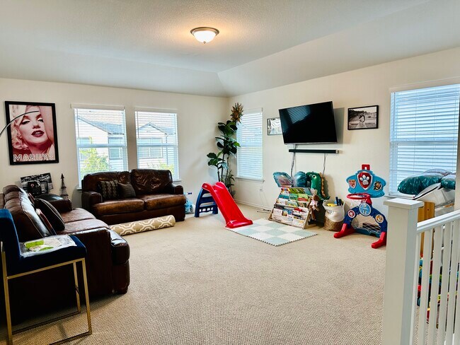 Building Photo - 524 Ayinger Ln