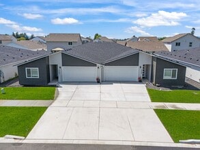 Building Photo - Zero-step Valley Duplex for rent!