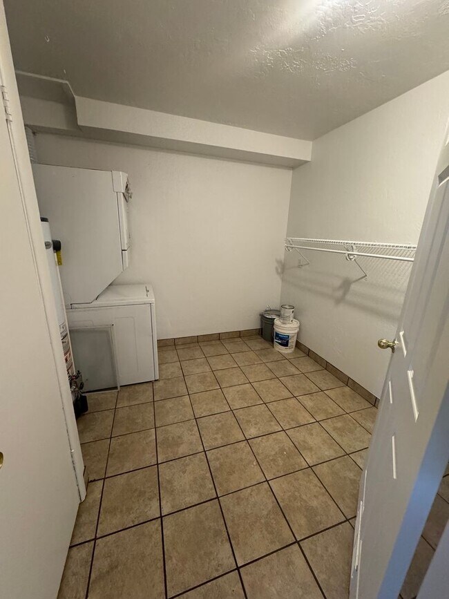 Building Photo - Beautiful Draper apartment for rent!