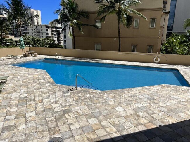 Building Photo - 2121 Ala Wai Blvd
