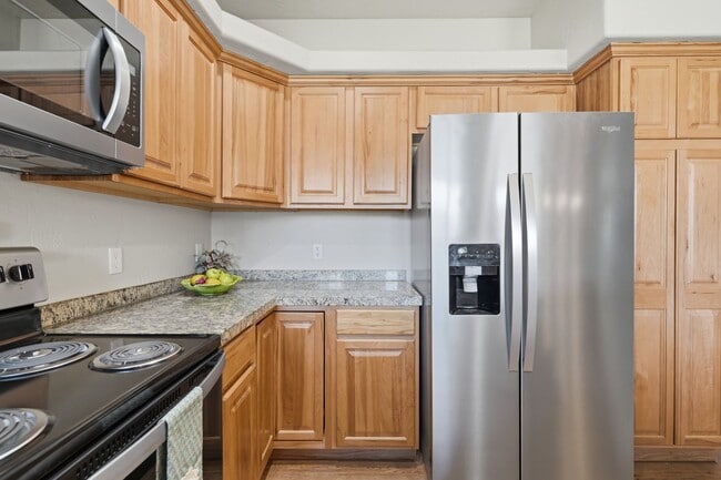 Building Photo - 1285 Claremont Dr