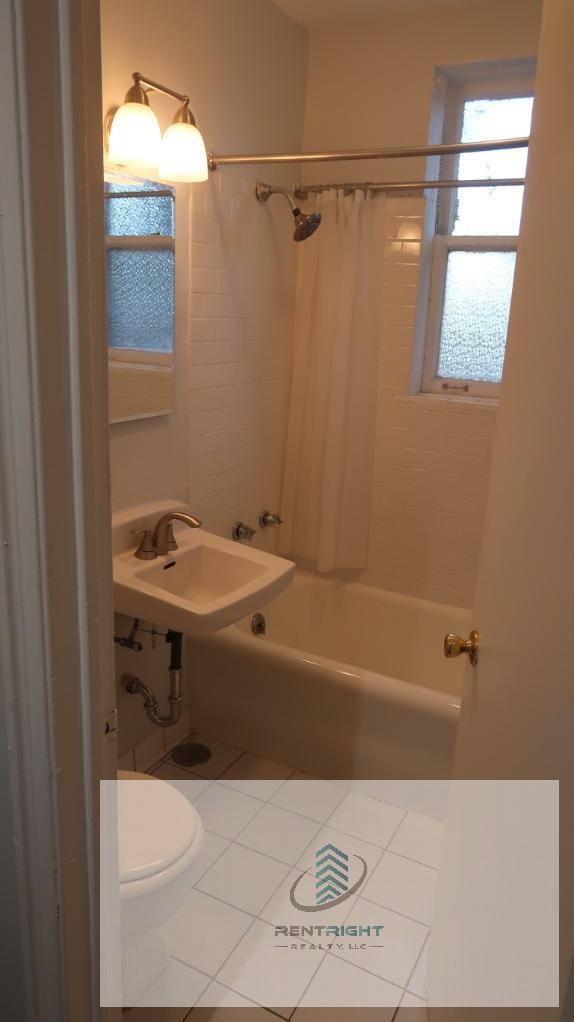 Building Photo - 534 W Stratford Pl