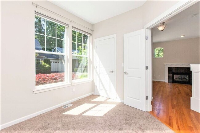 Building Photo - Absolutely Charming 3-Bed 2.5-Bath Home with One Car Garage!