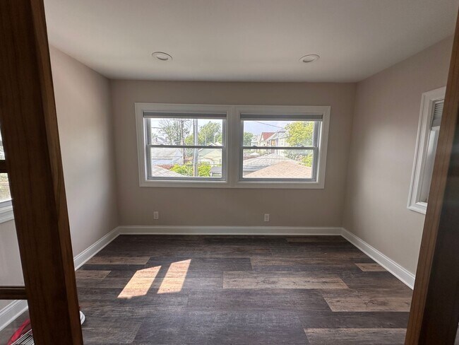 Building Photo - 1164 Hertel Ave