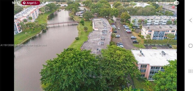 Building Photo - 1080 Del Lago Cir