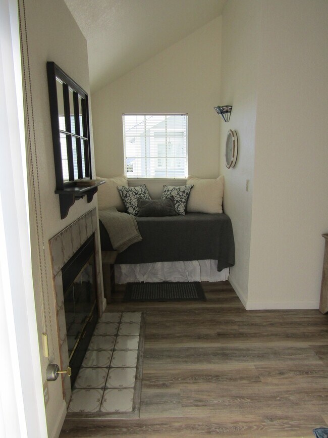 Building Photo - Gorgeous 1 Bed, 1 Bath Updated Condo in Shell Beach, Ample Amenities and All Utilities Included!