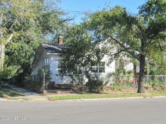 Building Photo - 2425 N Market St